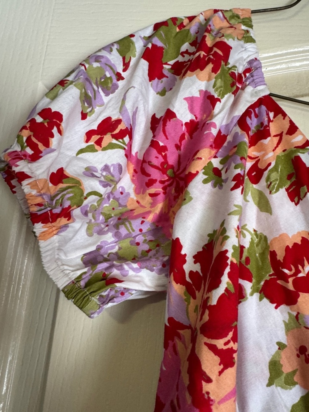 Jessica Simpson Floral Puff-Sleeve Tie-Back Dress in White with Pink & Red - Picture 6 of 9
